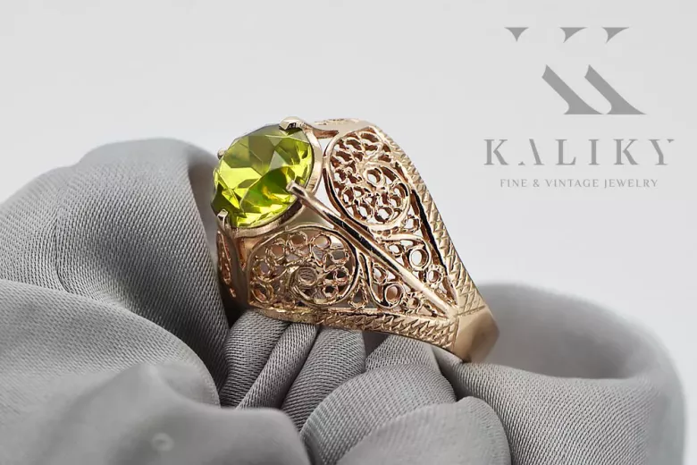 Auksinis žiedas iš raudonos rožinės 14k aukso 585 su peridotu vrc026 Vintage