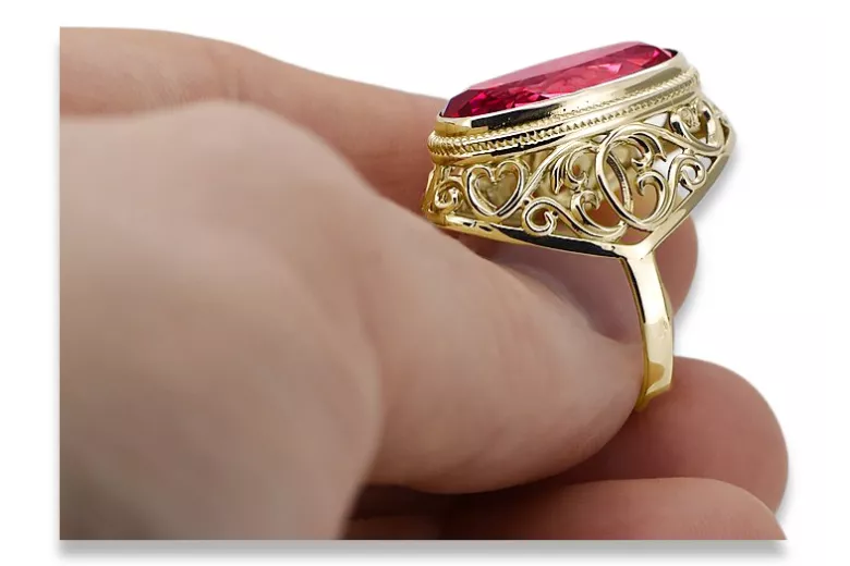 14K Yellow gold Ruby Ring Vintage craft vrc184y