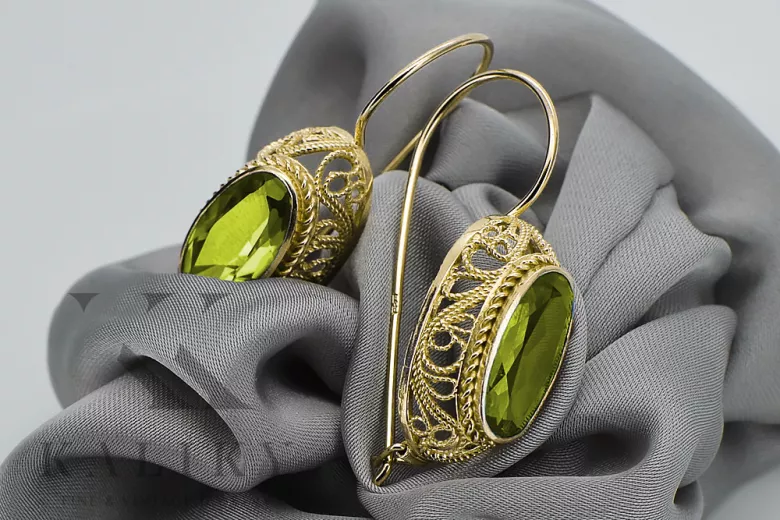 Des boucles d'oreilles Péridot jaune Or jaune 14 carats Artisanat vintage vec023y