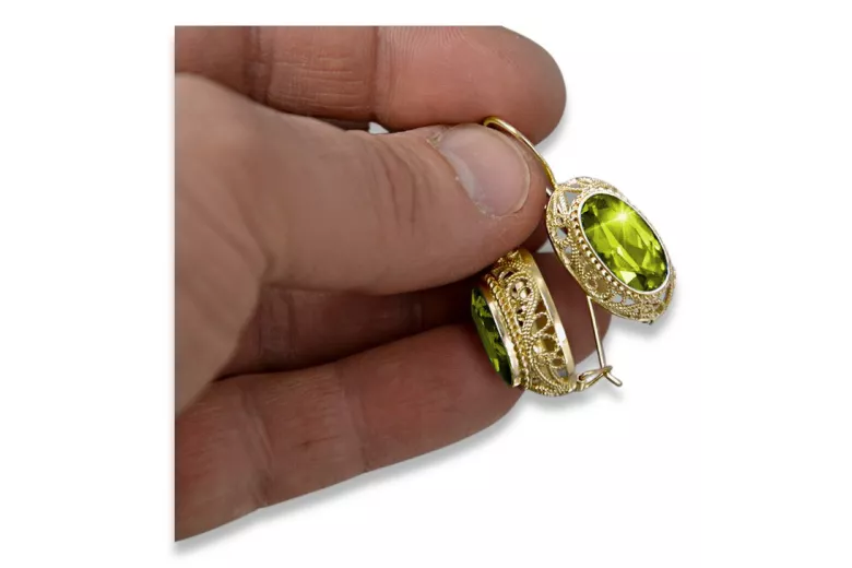 Des boucles d'oreilles Péridot jaune Or jaune 14 carats Artisanat vintage vec023y