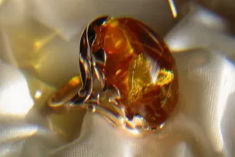 Radziecki 14k 585 złoty Rosyjski pierścionek z różowego złota z bursztynem vrab009