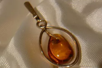 Ruso Soviet rosa 14k 585 oro ámbar colgante vpab006