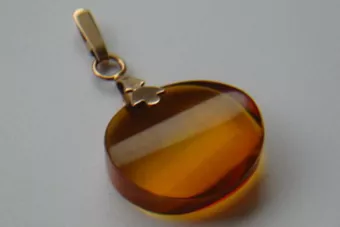 Zawieszka z Vintagego 14k 585 złota  z bursztynem vpab009