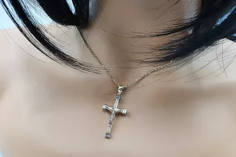 Krzyżyk Katolicki z białego złota 14k 585 zawieszka z Jezusem ctc014w