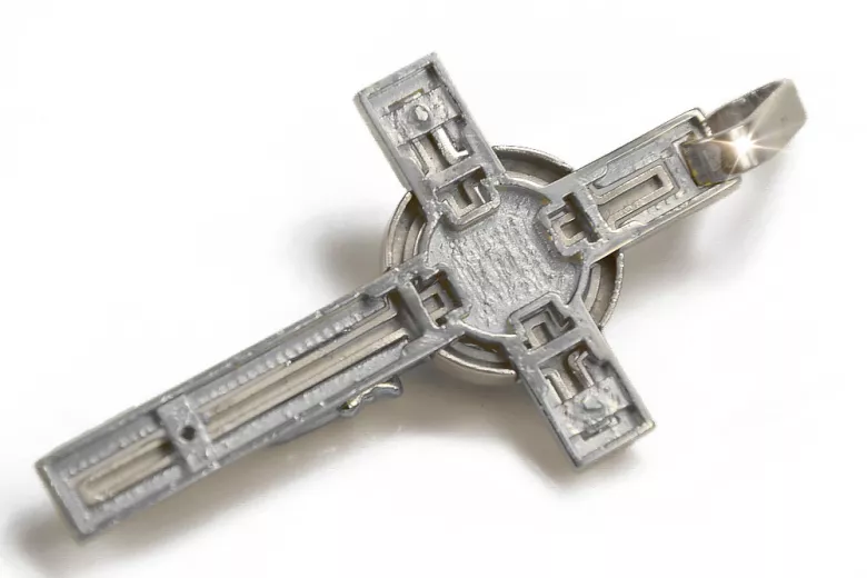Krzyżyk Katolicki z 14k białego złota 585 z Jezusem ctc089w