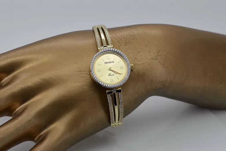 Aceasta este o Geneva de 14k, italiană, zirconia, 23 mm de aur