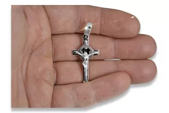 Krzyżyk Katolicki z 14k białego złota 585 z Jezusem ctc089w