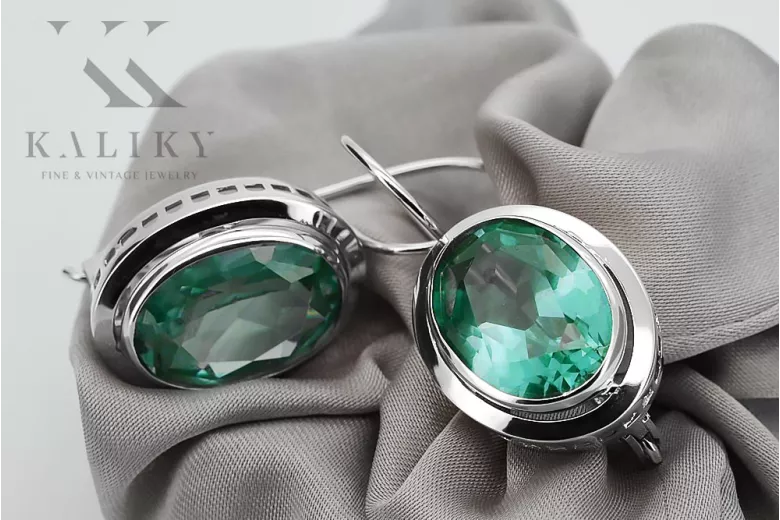 Руски винтидж сребърни обеци проба 925 с Emerald vec114s