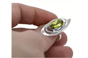 Каблучка з російського срібла 925 проби з перідотом vrc189s